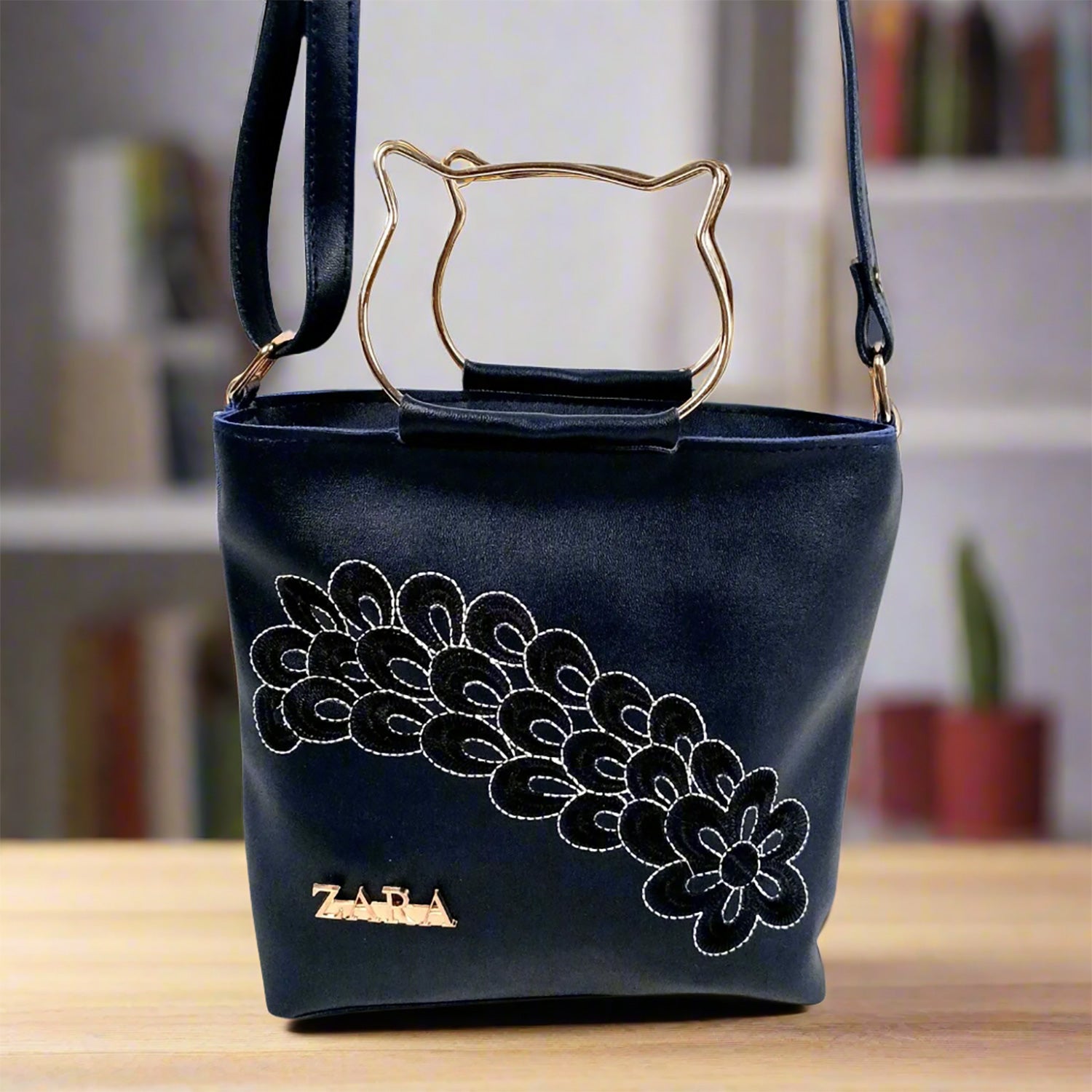 Women_Handbag_apkamart_11_58d2de39-f8b4-43c2-b459-a9c07c006abf